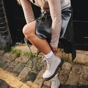 Dr. Martens 1460 Smooth Leather Unisex Lace Up Boots in Vintage Taupe - NWT